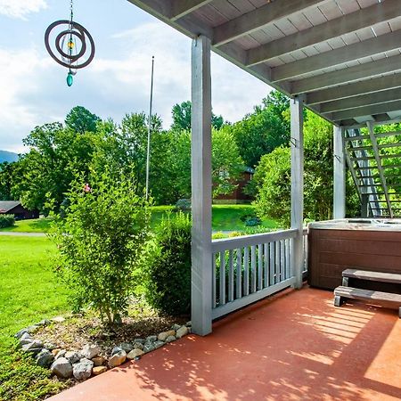 Ole Smoky Bnb - Game Room, Hot Tub, Mtn Views! Pigeon Forge Exterior photo